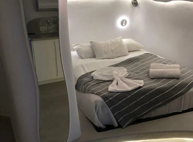 Marann Cave * Akrotírion