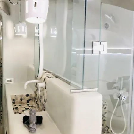 Marann Cave * Akrotírion