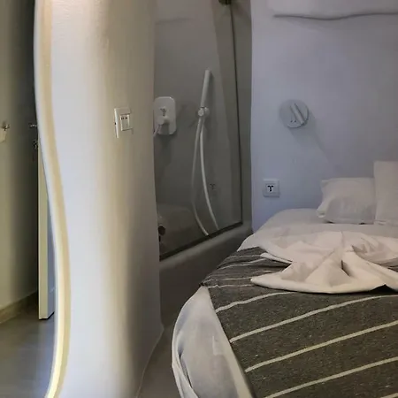 Marann Cave * Akrotiri (Santorini)