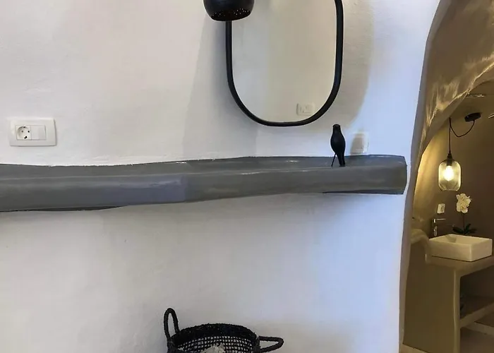 Marann Cave * Akrotírion