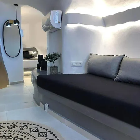 Marann Cave Akrotiri (Santorini)