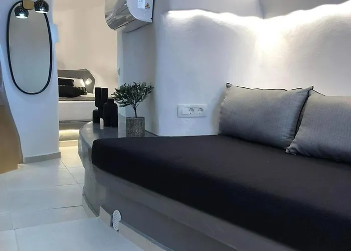 Marann Cave Akrotiri (Santorini)