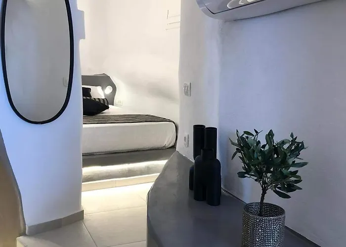 Marann Cave Akrotiri (Santorini)