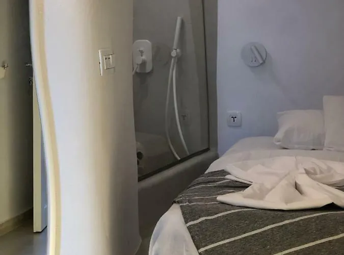 Marann Cave * Akrotiri (Santorini)